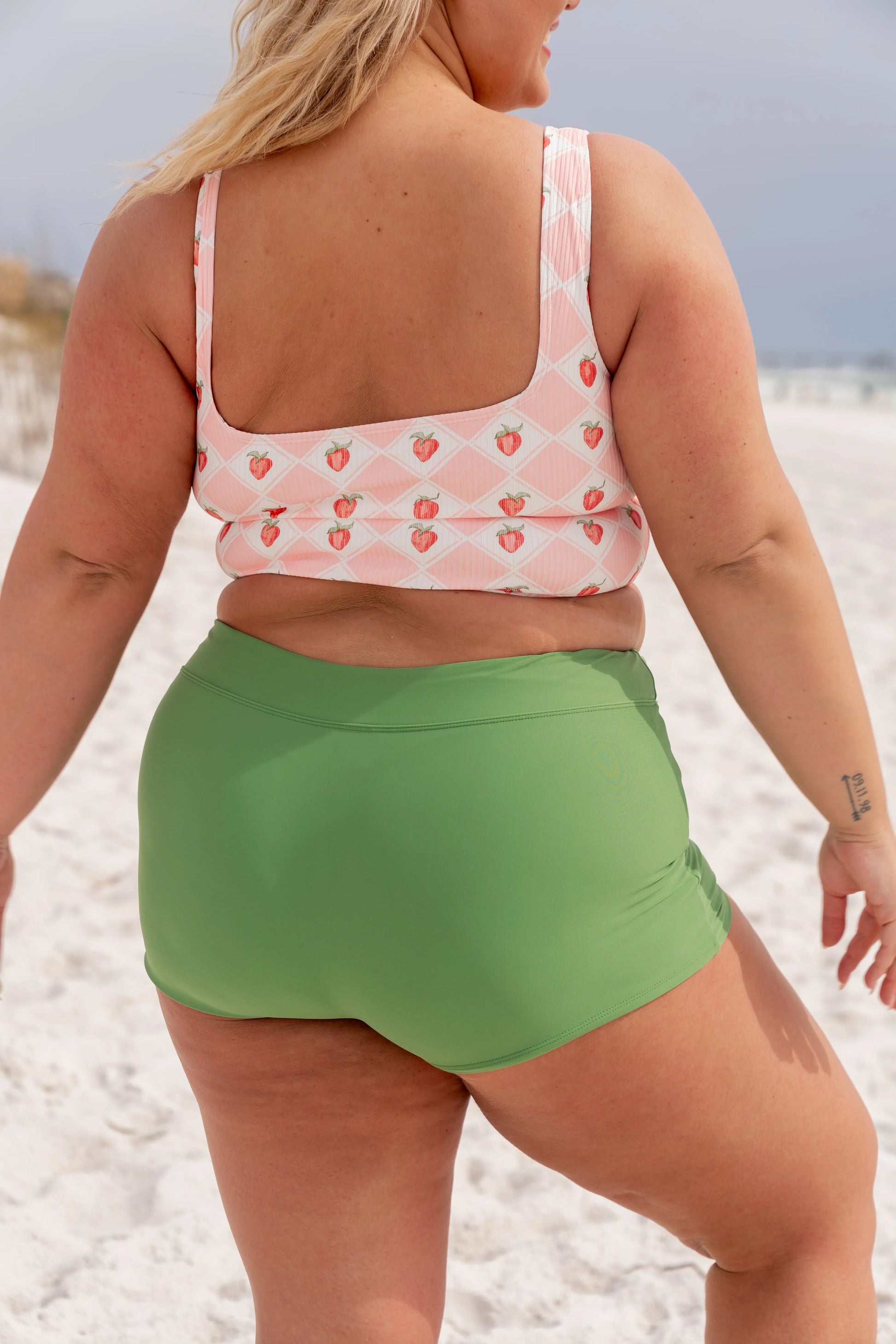  Coast Top | Strawberry Check